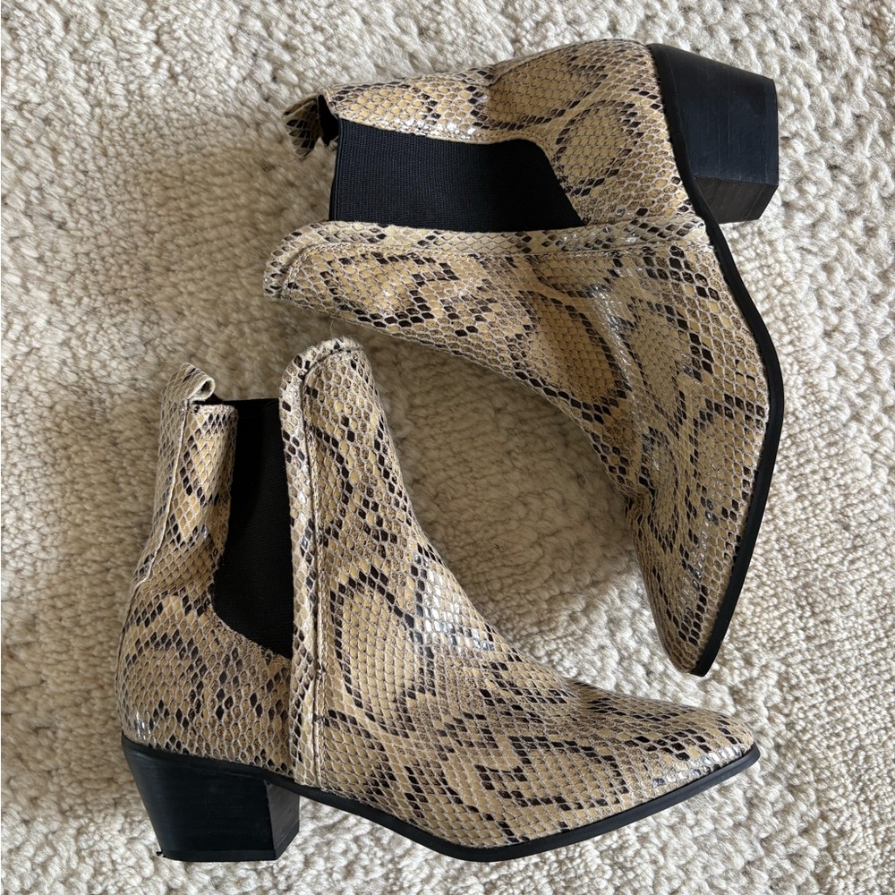 NWT Report Signature Snakeskin Leather Chelsea Boots